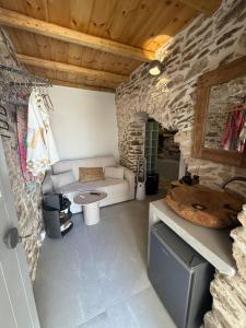 Ola Cave Studio Dryopida Kythnos