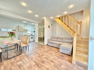 Двоповерховий Пентхаус с великим Джакузі біля метро Наукова