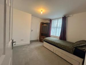 Lovely Calm Independent 3 Bedroom Home