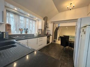 Lovely Calm Independent 3 Bedroom Home