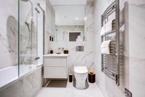 Amity Slawn by Artsy