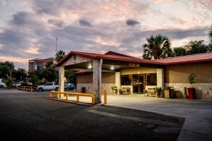 Family Garden Inn & Suites