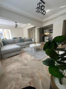 شقتين للايجار فرش فندقي في التجمع الخامس ومدينه نصر