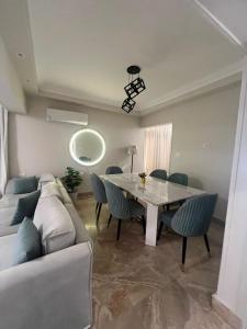 شقتين للايجار فرش فندقي في التجمع الخامس ومدينه نصر