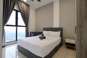 Trion KL By Paradgm Stay With Balcony