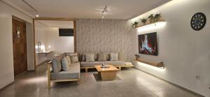 Green Nest, Loft with private garden-Free Parking- Fast WiFi- Netflix