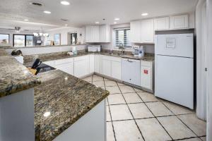 Surf Dweller 112 Large gulf front condo