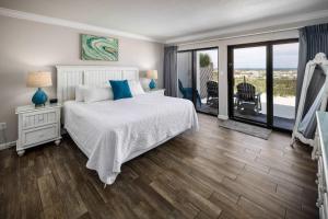 Surf Dweller 112 Large gulf front condo