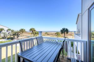 Coastal Comfort on Harbor Island – 2BR2.5BA Updated Condo with Pool Views