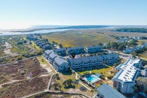 Coastal Comfort on Harbor Island – 2BR2.5BA Updated Condo with Pool Views
