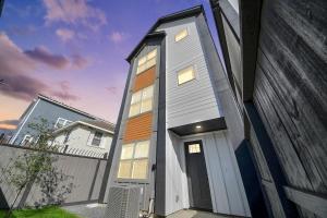 OakHaven- Centrally located, near downtown and TMC - Sleeps 10 - 3br3ba