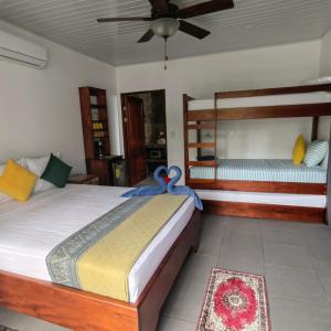 Hospedaje Casa Blanca Tortuguero