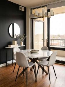 Boulevard Stays Just 5 Minutes from Magnificent Mile and River North 06