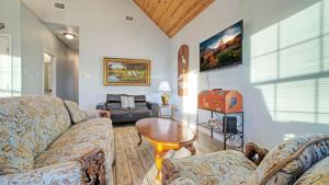 Waterfront Shared Pool w Bay Views Boat Dock Oscars Lodge by AvantStay