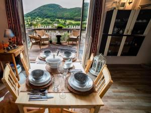 Mountains Galerie Apartment Hana