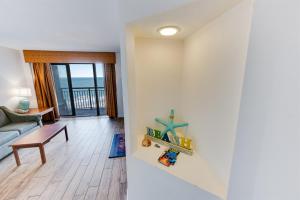 Wonderful Oceanfront Condo with Pools and Hot Tub