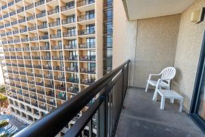 Wonderful Oceanfront Condo with Pools and Hot Tub