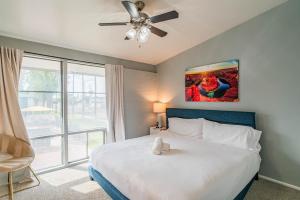 Spacious 2 Bedroom, 2 Bath, Pool, Free Parking, Gym