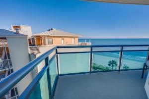 New Corner 6th FLOOR, Floor to Ceiling Glass Views