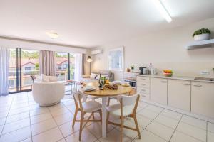 Nelson Bay Breeze Apartments 33, 1 Trafalgar St - Aircon, Wi-Fi, Linen, Pool