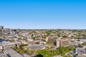 Immaculate Top Floor Views - 2Bed-2Bath-1Car-Pool