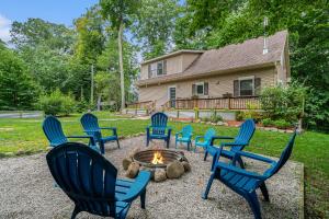 Tranquil 5-BR Lake House Near Duck Lake TC ➠7570