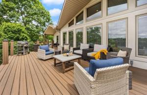 Grande Villa – Lake Cumberland View • Hot Tub • Game Room • Walk to Boat Ramp ➠ 389