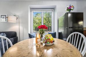 Stylish The Shores Condo Private Beach w Views ➠ 5716