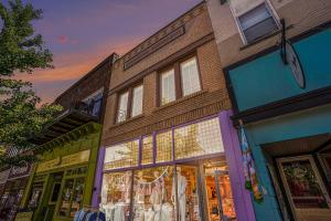 Love Mi Getaway – Downtown Loft • Deck • Rooftop Views ➠ 110