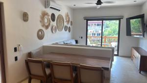 Penthouse private pool 1 block from beach 3 bedroom