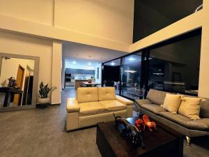 Luxury estate in San Jerónimo with infinity pool