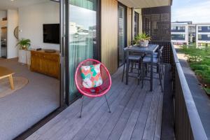 Central City 2BR Apartment plus Carpark & Lift