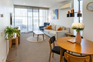 Central City 2BR Apartment plus Carpark & Lift