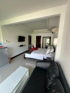 The Seashore Kamala Service Apartment