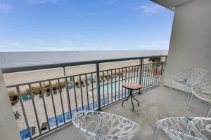 Low Floor,Modern Building, Pools Direct Oceanfront