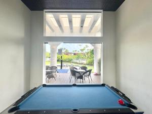 Luxury Tropical Escape - Candolim 1BHK Apartment with Pool & Gym - Near Beach