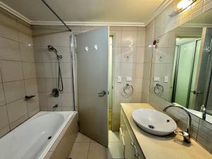 Sydney CBD 2BR-2BA Unit - Free Parking