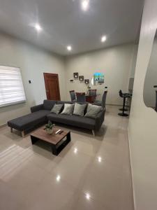 Casa completa cerca a laguna Santo Tomas - Iquitos