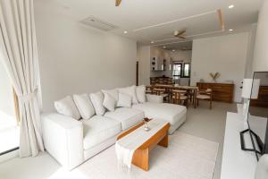 Stylish 3-Bedroom Pool Villa near Laguna Phuket