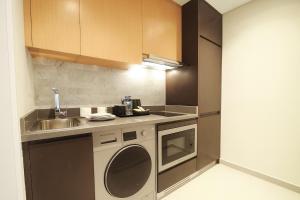 A luxurious 1 bedroom and living room