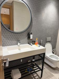 A luxurious 1 bedroom and living room