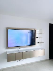 Casa con piscina, parqueo y zona BBQ