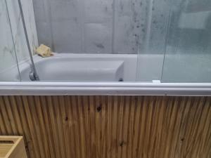 Casa Container a 15min da praia, próximo a Br-280 e br-101