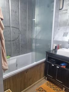 Casa Container a 15min da praia, próximo a Br-280 e br-101