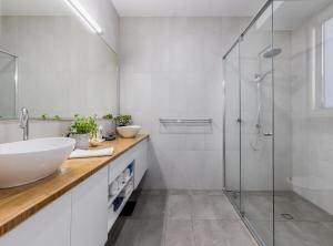 Solas Sands 3 BR w Pool & Boat Park - 5 min Beach