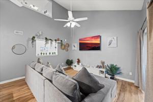 Beachy Retreat - Mins to UNCW & Wrightsville Beach