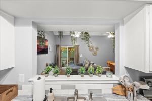 Beachy Retreat - Mins to UNCW & Wrightsville Beach