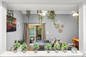 Beachy Retreat - Mins to UNCW & Wrightsville Beach