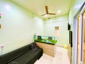 Hotel Royal Banarasia Palace - Near Shree Kashi Vishwanath Temple # Vidyapeeth Road # Free Wi-Fi & Parking and Room Services # Fully Air Conditioning Rooms # Best Family Stay Hotel In Varanasi City