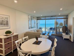 Frontage Apartments- 3Bedroom Central Seaview Escape